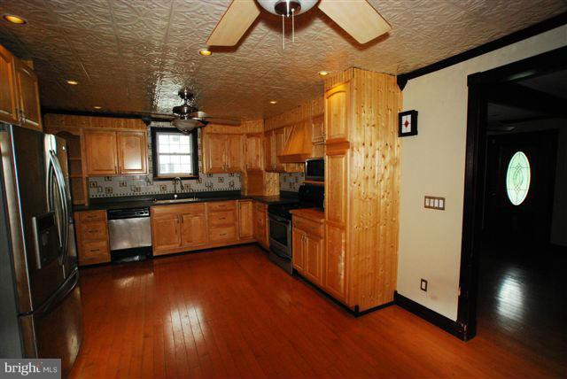 9529 Ridgely Avenue Baltimore, MD 21234 - Photo 5 of 17 Kitchen