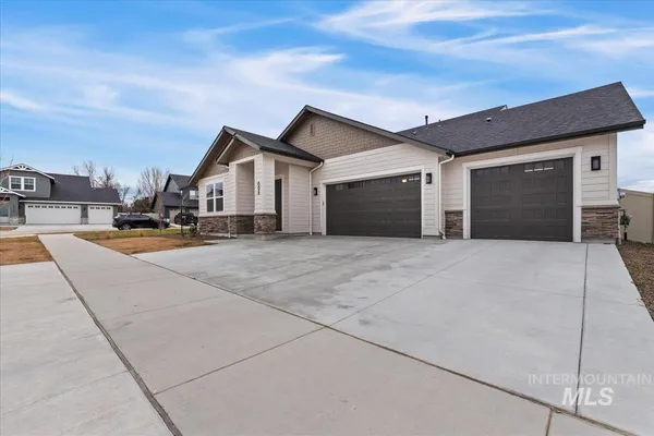 $2,800 | 698 North Morning Glory Way, Eagle, ID 83616