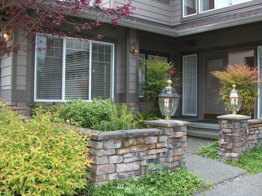 3315 Aberdeen Avenue Northeast Renton, WA 98056 - Photo 2 of 21 Gallery Image 2
