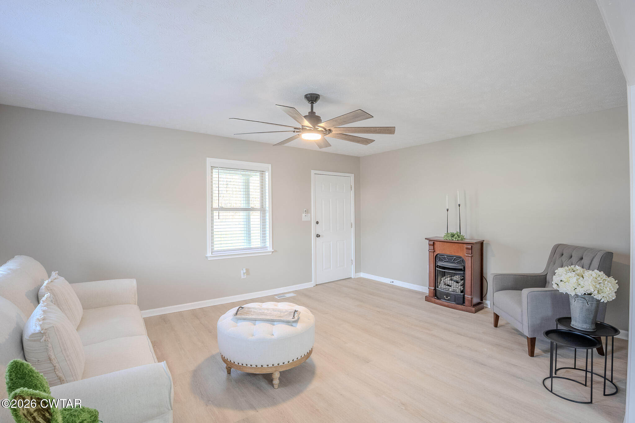 549 Raines Springs Road Jackson, TN 38301 - Photo 11 of 20 Living Room 2