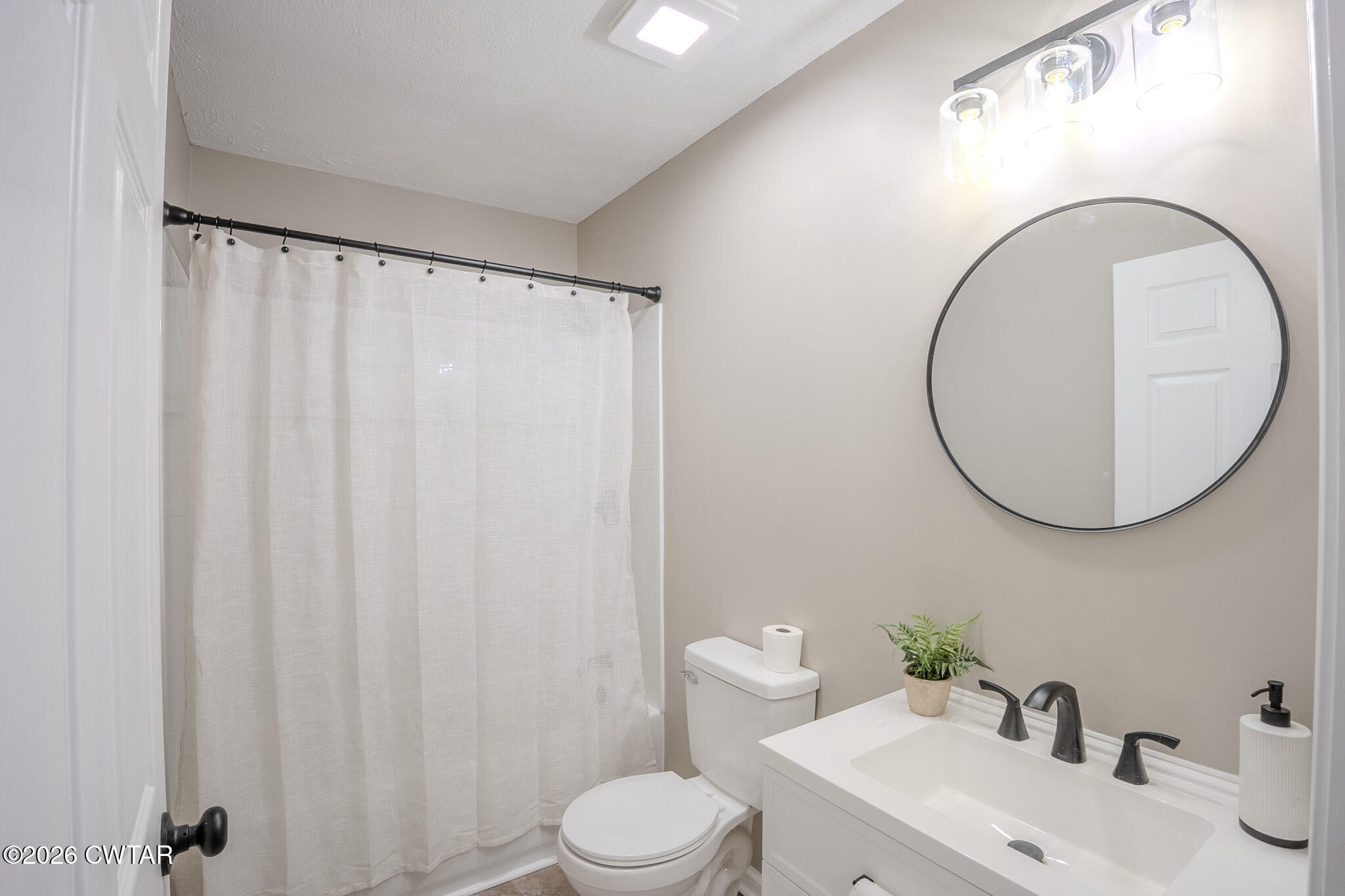 549 Raines Springs Road Jackson, TN 38301 - Photo 19 of 20 Main Bathroom