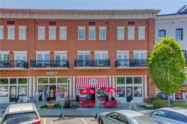 $625,000 | 340 Town Center Avenue Northwest, Unit 206, Suwanee, GA 30024