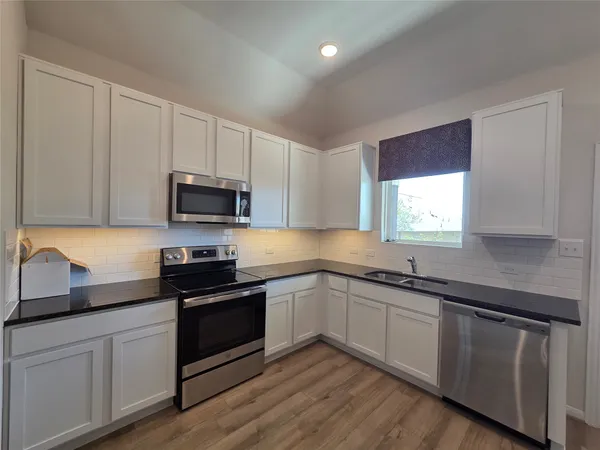 $1,995 | 8902 Grand Western, Converse, TX 78109