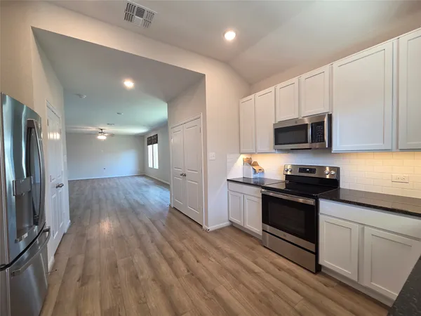 $1,995 | 8902 Grand Western, Converse, TX 78109