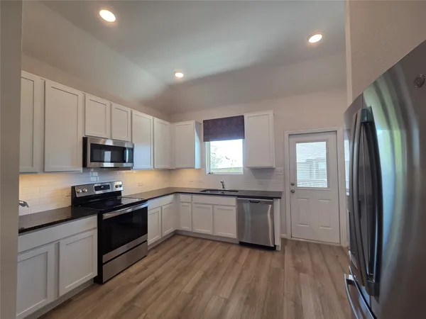 $1,995 | 8902 Grand Western, Converse, TX 78109