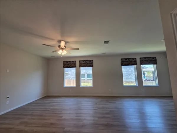 $1,995 | 8902 Grand Western, Converse, TX 78109