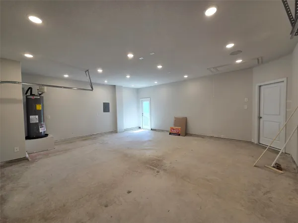 $1,995 | 8902 Grand Western, Converse, TX 78109