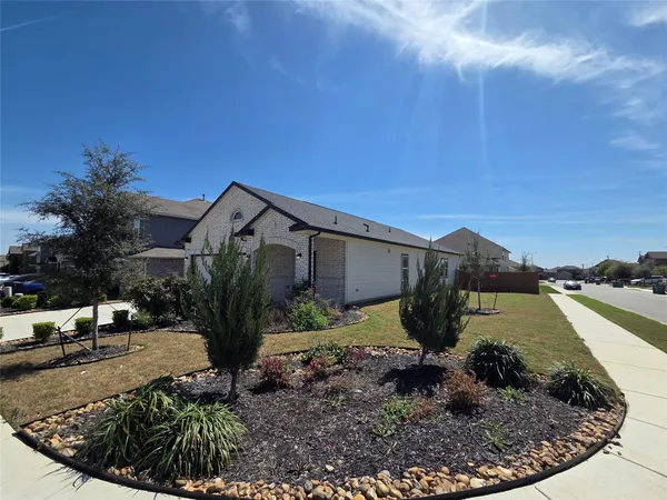 $1,995 | 8902 Grand Western, Converse, TX 78109