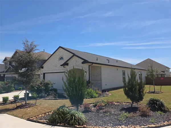 $1,995 | 8902 Grand Western, Converse, TX 78109