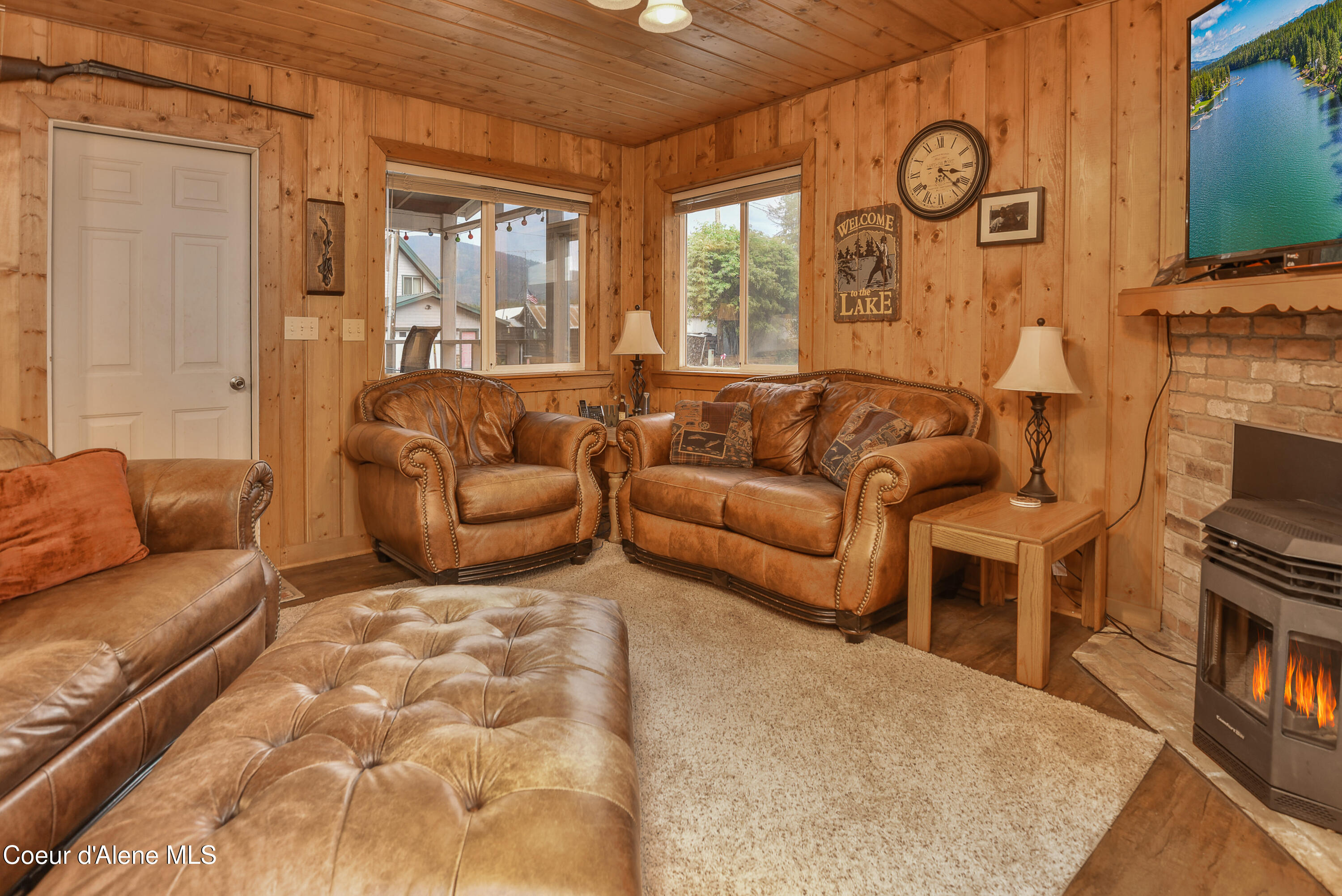 212 South Granite Bay Road Nordman, ID 83848 - Photo 17 of 41 Living-Room-3