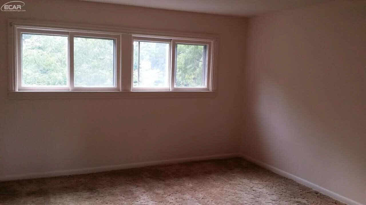 6240 Fenton Road Flint, MI 48507 - Photo 14 of 30 21217040-13.JPG
