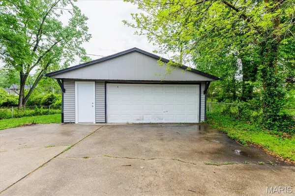 $1,300 | 332 Banff Circle, St. Louis, MO 63137