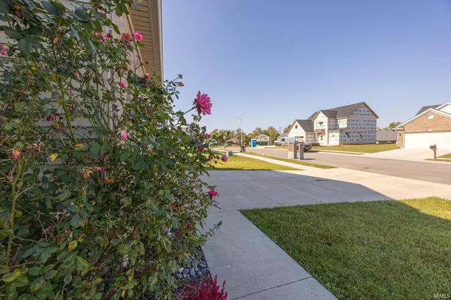 $305,000 | 1403 Abby Lane, Huntingburg, IN 47542