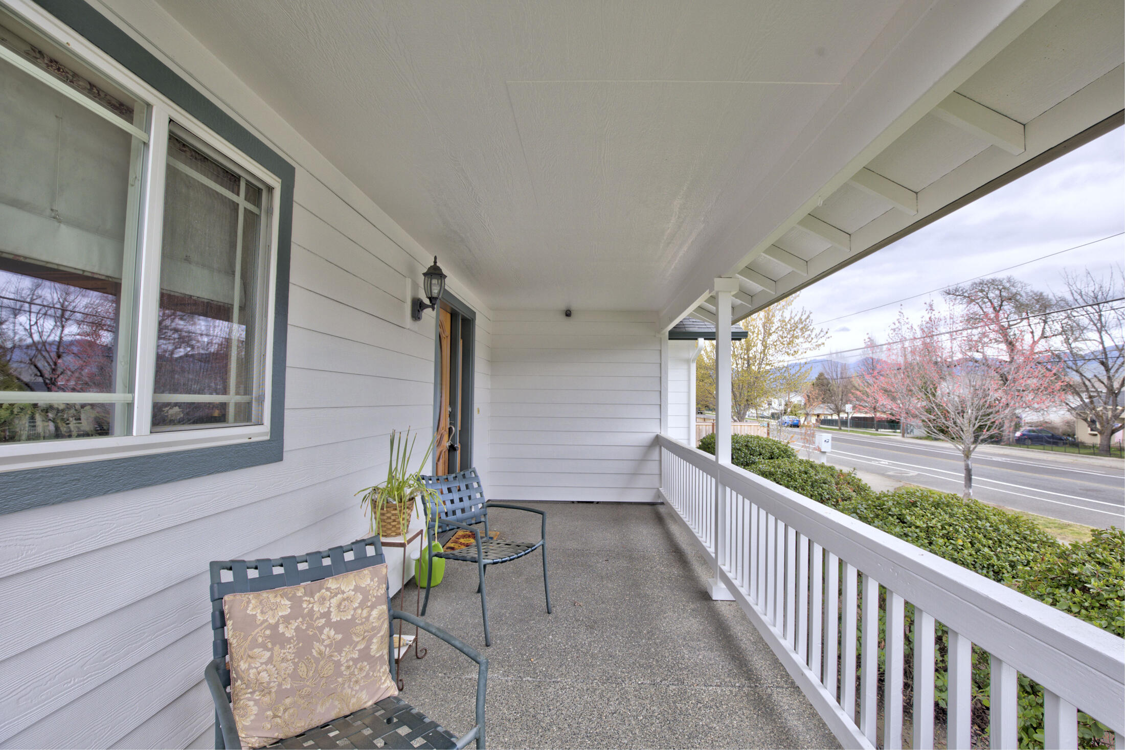 1507 West Harbeck Road Grants Pass, OR 97527 - Photo 8 of 27 0R1A6256_57_58_59_60