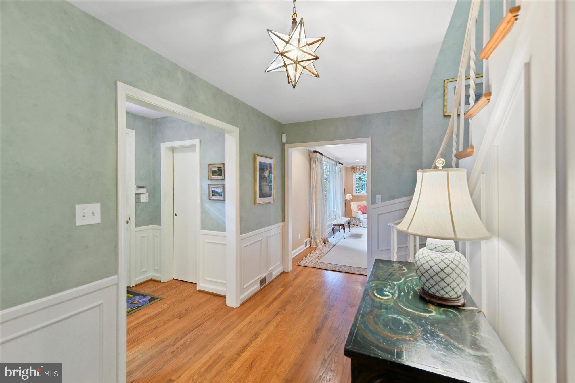 102 Castlewood Road Baltimore, MD 21210 - Photo 16 of 74 Love the classic chair rails