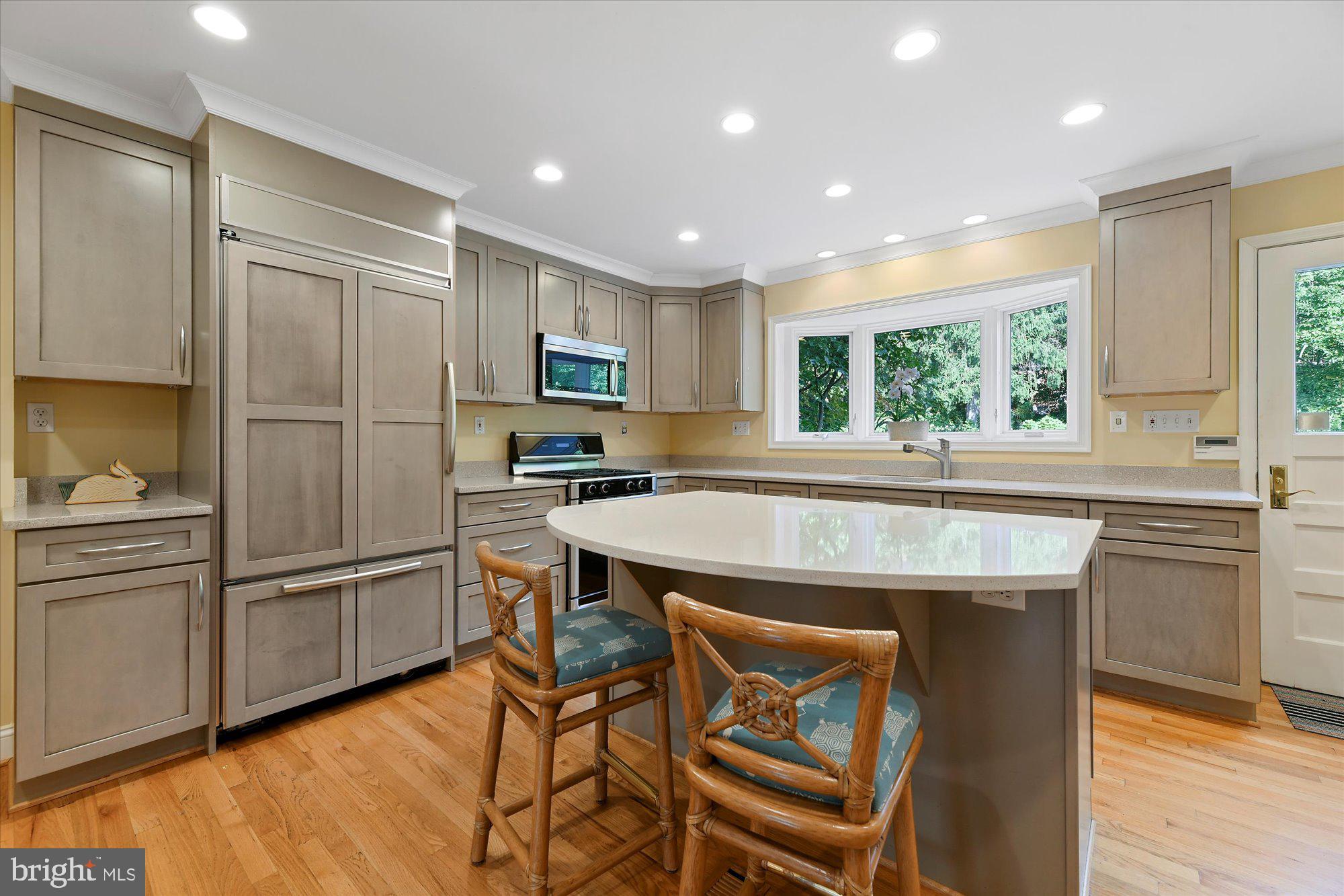 102 Castlewood Road Baltimore, MD 21210 - Photo 22 of 74 Luscious hardwood throoughtout