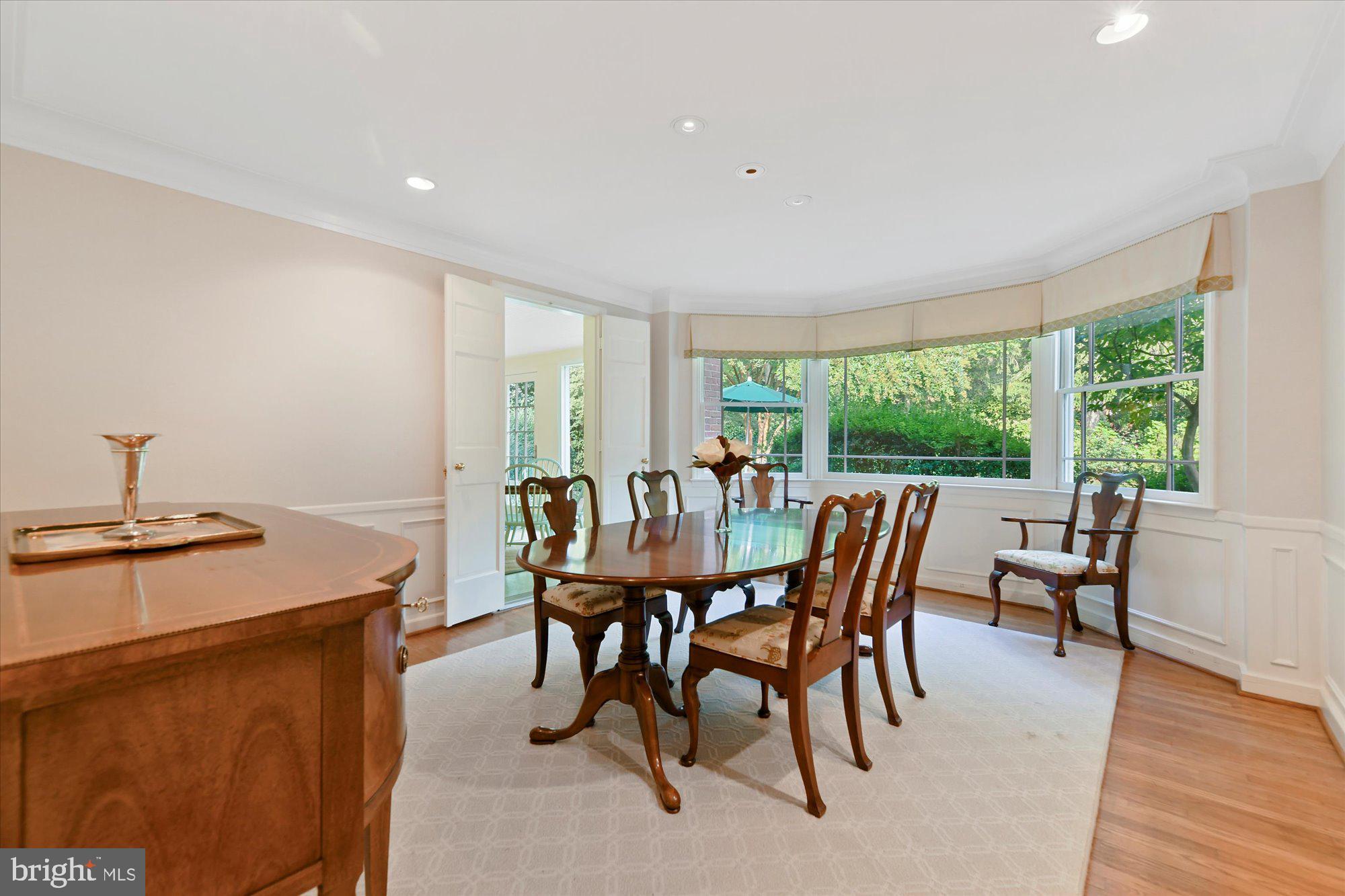 102 Castlewood Road Baltimore, MD 21210 - Photo 33 of 74 Huge dining room with a large bay window