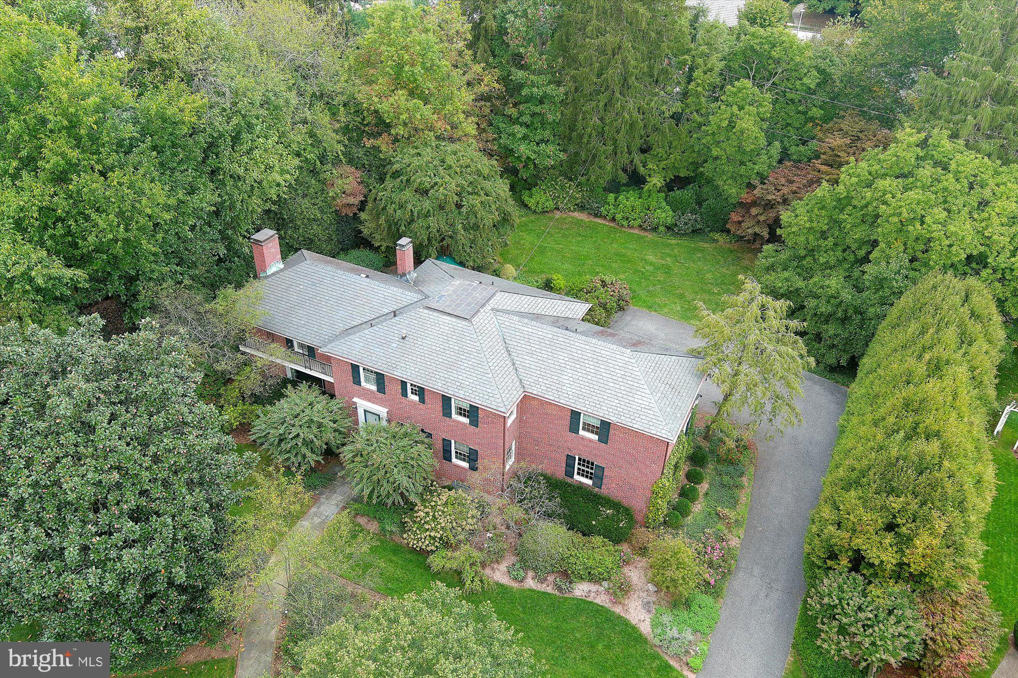 102 Castlewood Road Baltimore, MD 21210 - Photo 4 of 74 Stately and beautifully maintained