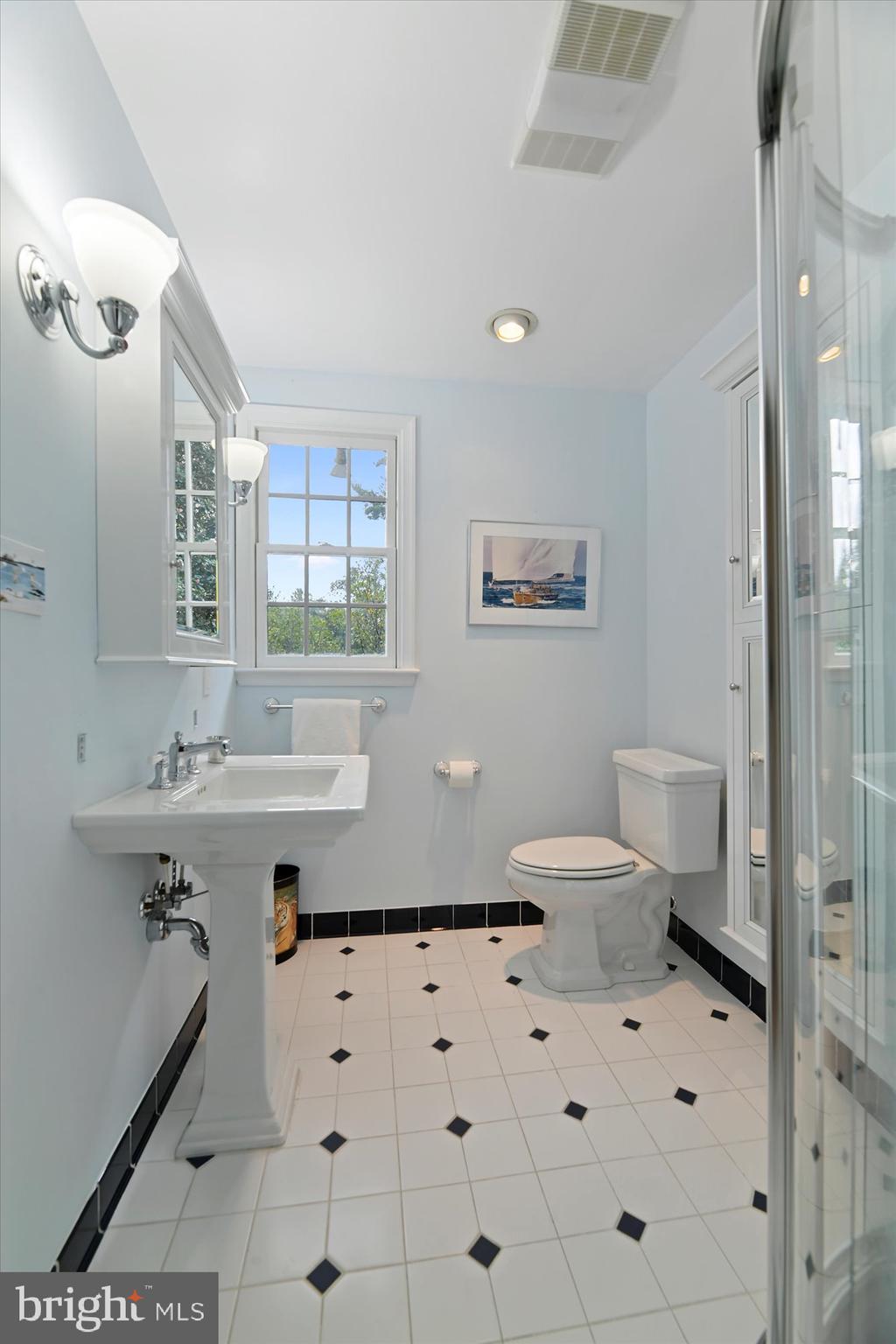 102 Castlewood Road Baltimore, MD 21210 - Photo 45 of 74 Black + white tile is fresh!