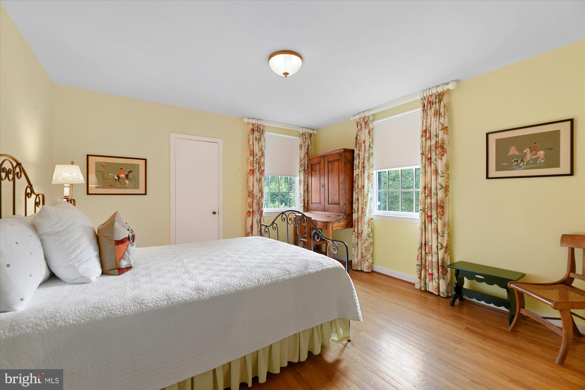 102 Castlewood Road Baltimore, MD 21210 - Photo 46 of 74 Bedroom #3 cheerful and large
