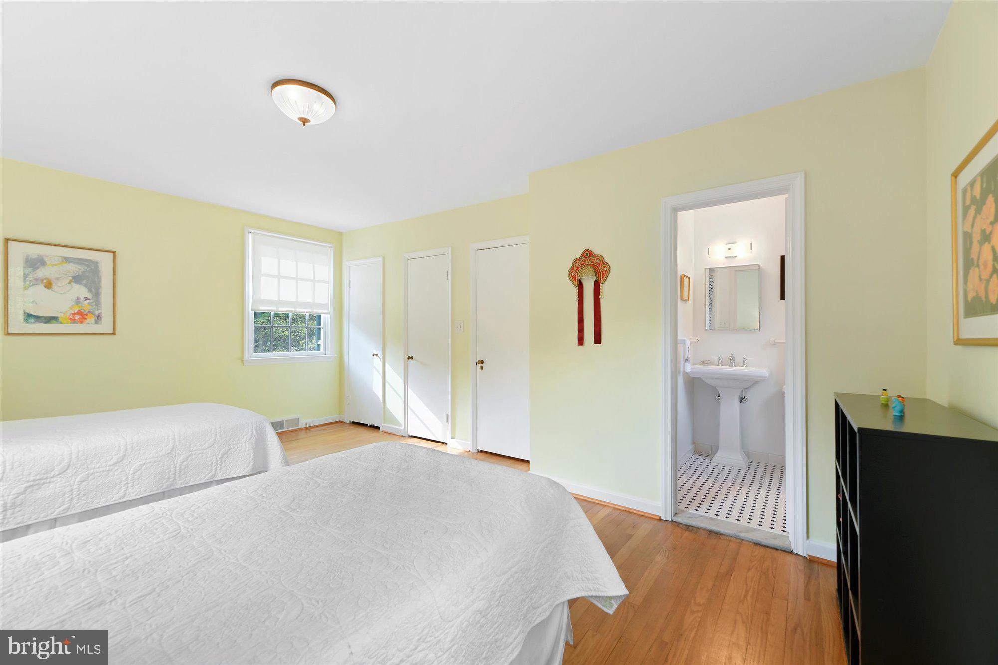 102 Castlewood Road Baltimore, MD 21210 - Photo 49 of 74 Opens to private bathroom