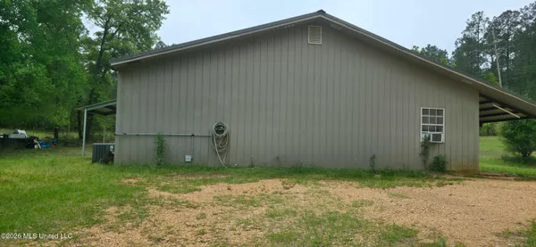 $150,000 | 2002 Sherwood Drive, McComb, MS 39648