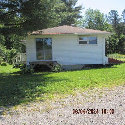 240 Lebanon Road Winterport, ME 04496 - Photo 3 of 18 IMG_1967