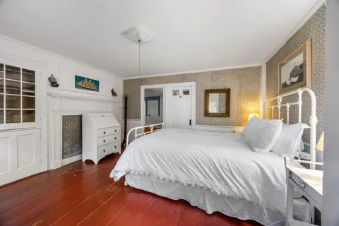 a view of livingroom with furniture and wooden floor