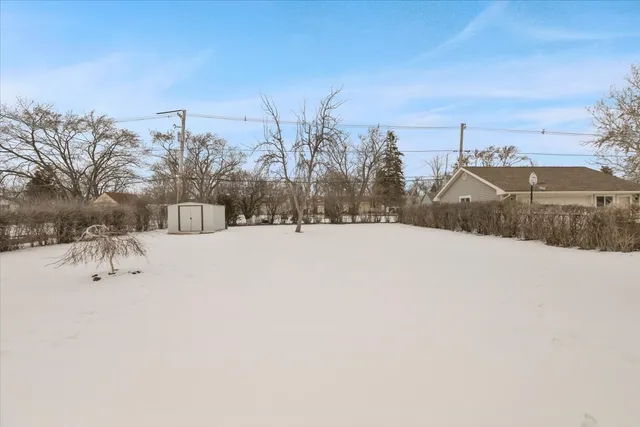 $335,000 | 660 Flagstaff Lane, Hoffman Estates, IL 60169