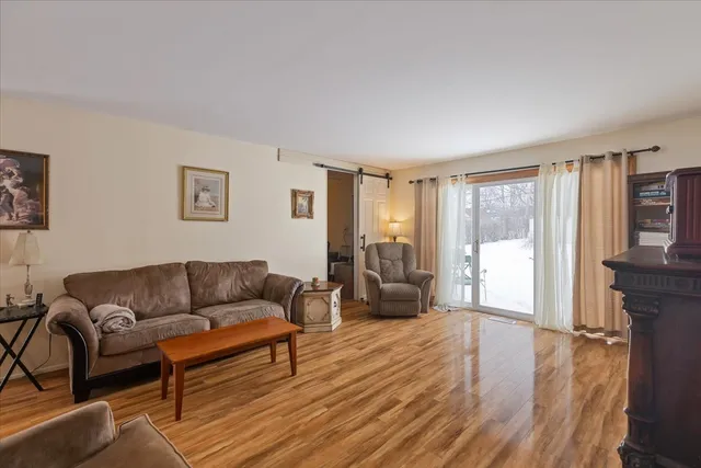 $335,000 | 660 Flagstaff Lane, Hoffman Estates, IL 60169