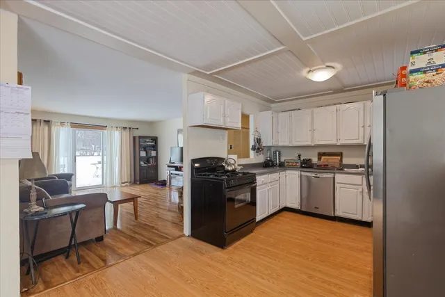 $335,000 | 660 Flagstaff Lane, Hoffman Estates, IL 60169