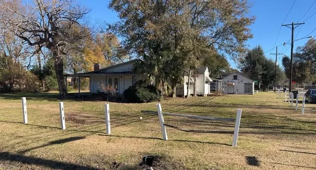 a view of a house with street