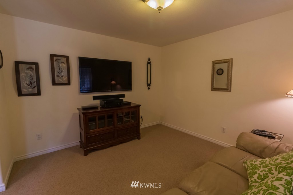 4617 Julian Road Southwest Port Orchard, WA 98367 - Photo 4 of 25 Gallery Image 4