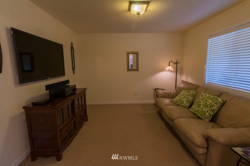 4617 Julian Road Southwest Port Orchard, WA 98367 - Photo 5 of 25 Gallery Image 5