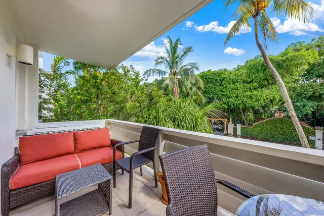 $13,000 | 455 Worth Avenue, Unit 201, Palm Beach, FL 33480