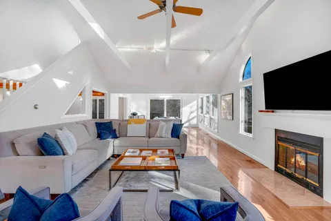 $2,295,000 | 3 Hidden Cove Road, Oak Bluffs, MA 02557