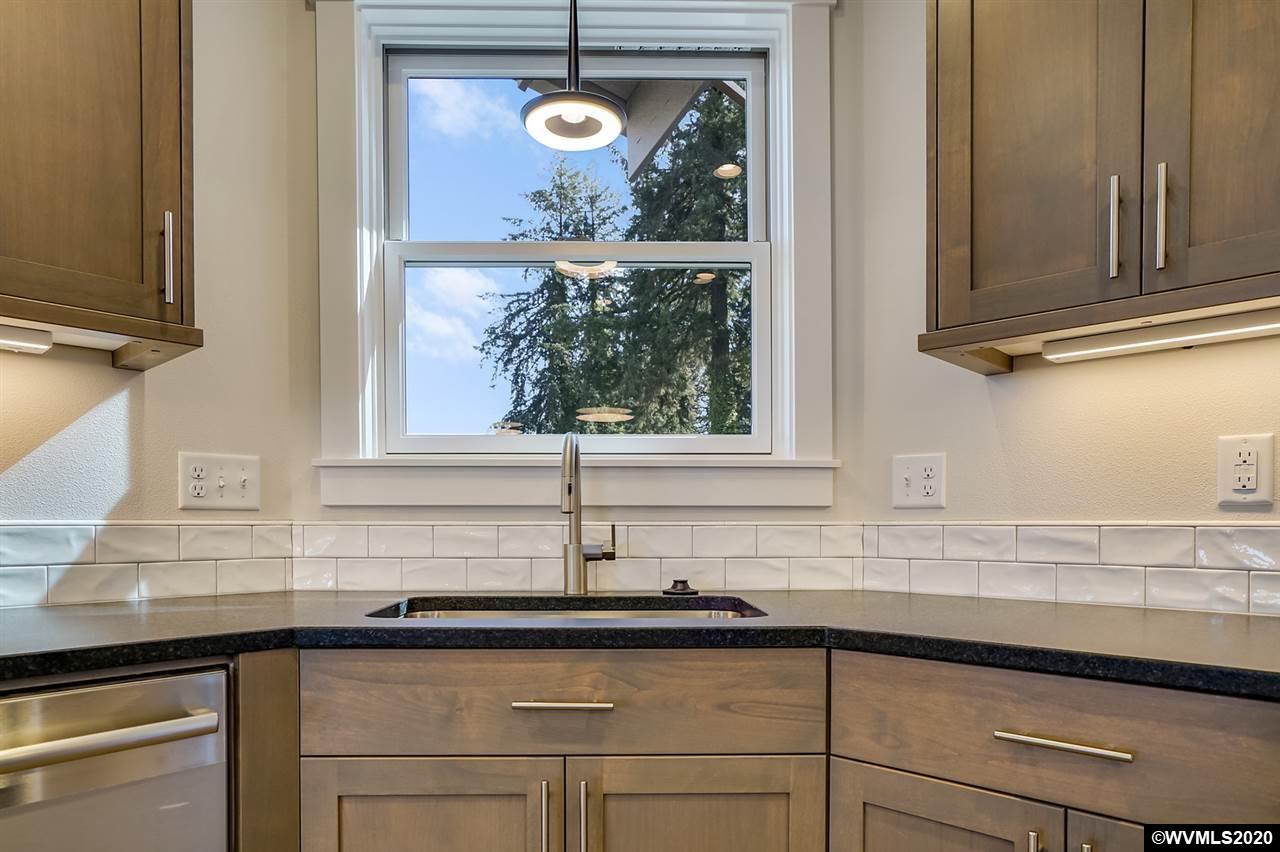 1534 Strong Road Southeast Salem, OR 97302 - Photo 8 of 35 Gallery Image 8