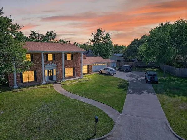 $450,000 | 1204 King Arthur Circle, College Station, TX 77840