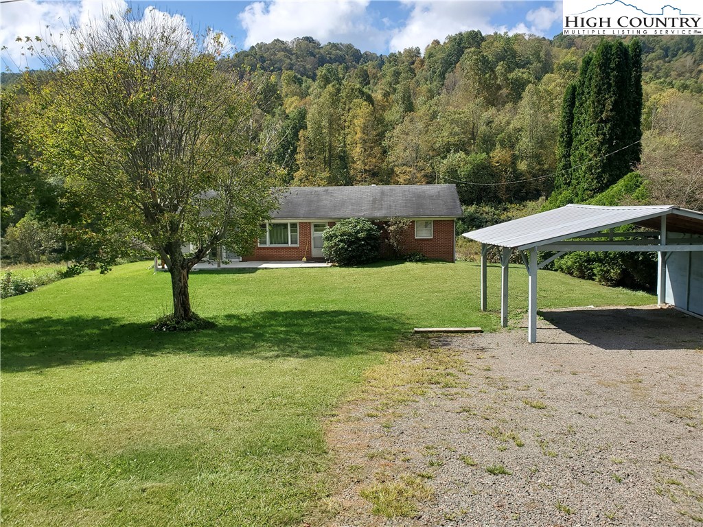 a view of a house with a yard