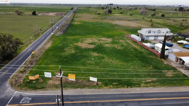 a view of a tennis ground with a yard