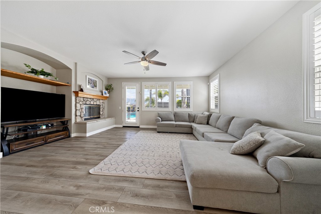 32985 Novara Court Temecula, CA 92592 - Photo 17 of 56 Spacious Family Room Located Just Off The Kitchen With Ceiling Fan And Abundant Natural Light