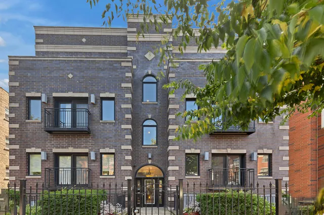 $2,600 | 2457 West Foster Avenue, Unit 1, Chicago, IL 60625