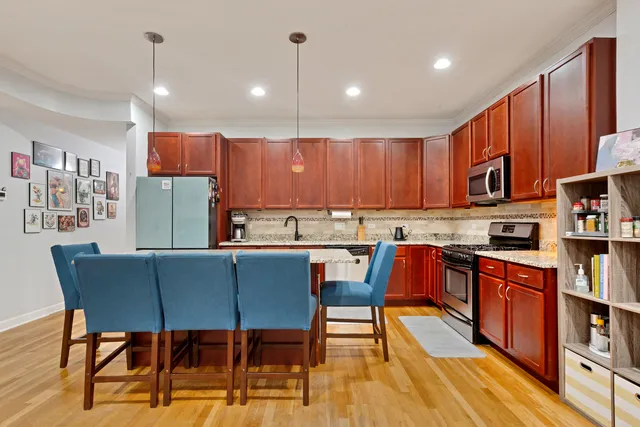 $2,600 | 2457 West Foster Avenue, Unit 1, Chicago, IL 60625