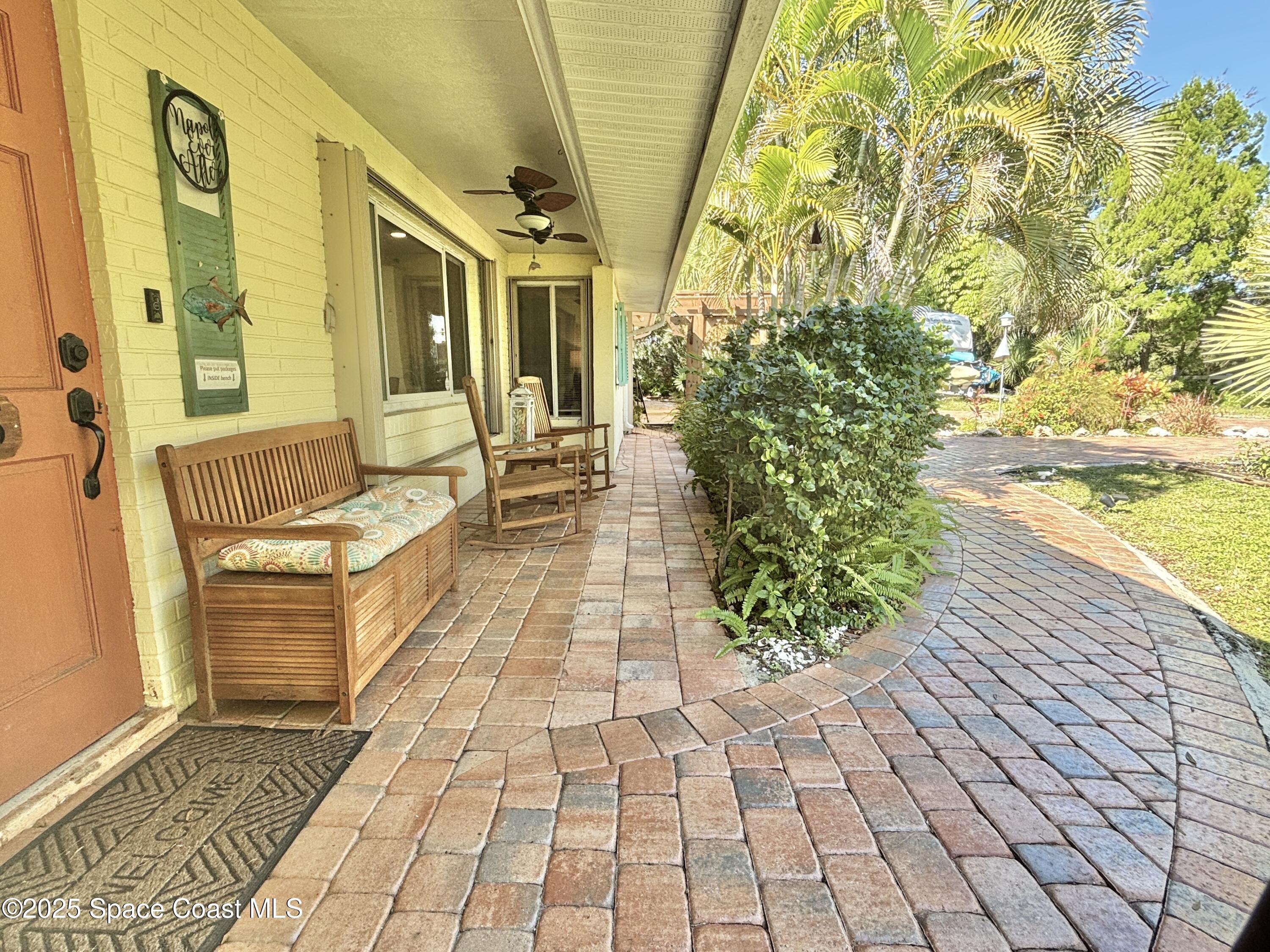 3955 Fooshe Avenue Sebastian, FL 32976 - Photo 40 of 45 a lobby with furniture and rug