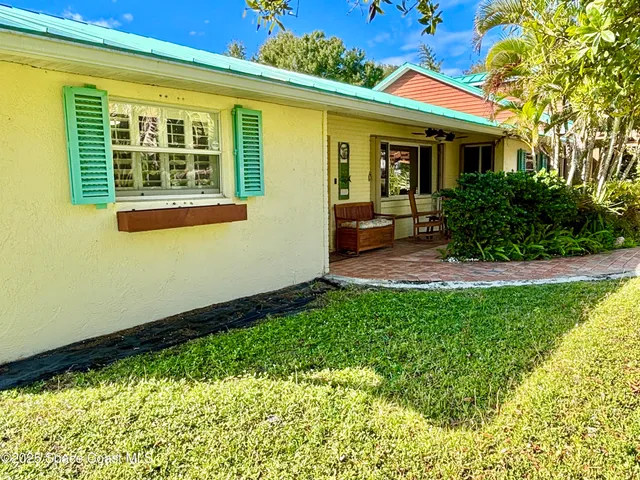 a view of backyard with a garden and plants