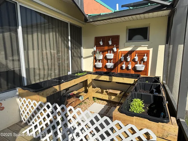 a view of a house with a big yard