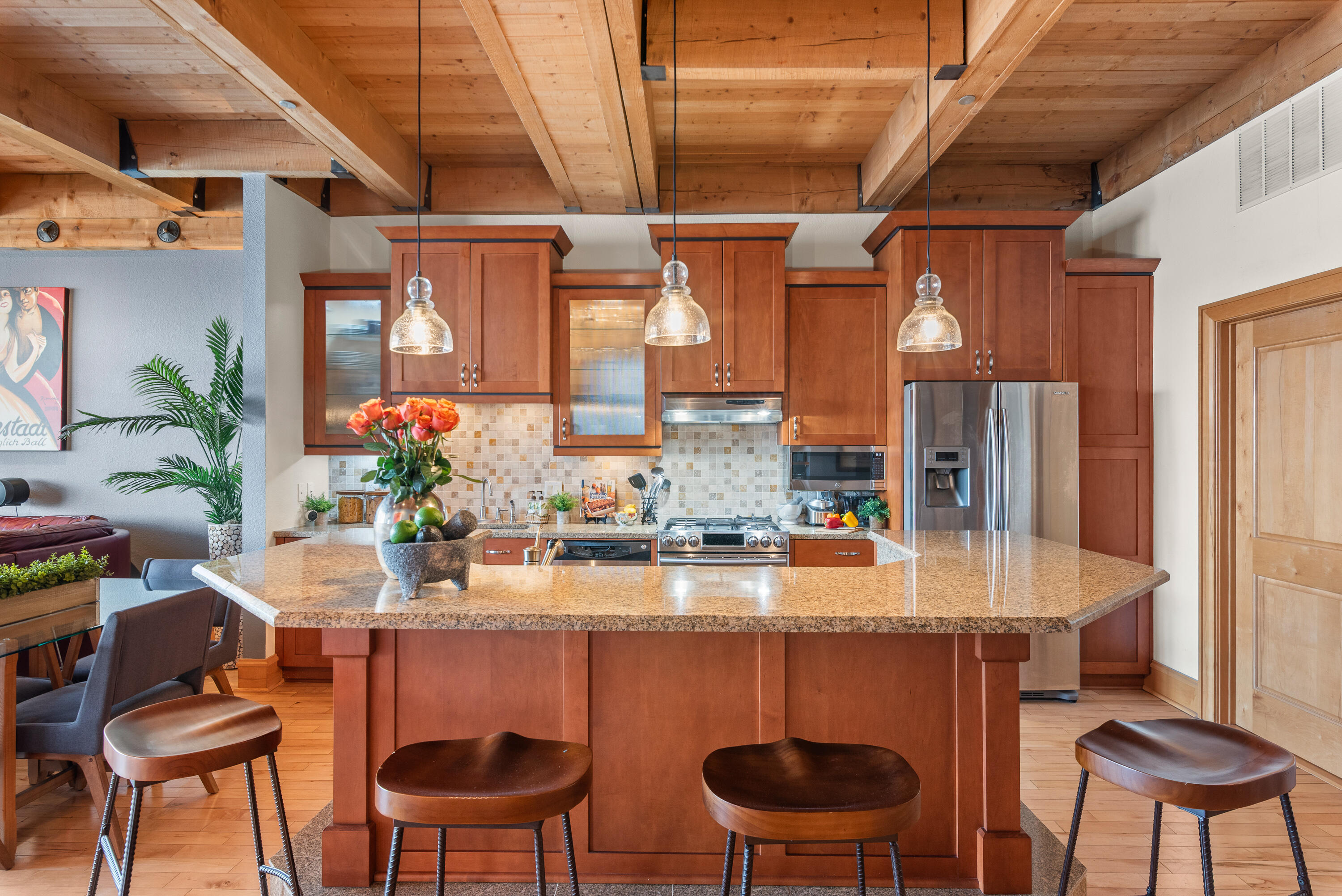 601 East Erie Street, Unit 313 Milwaukee, WI 53202 - Photo 18 of 48 Bar Seating for 6