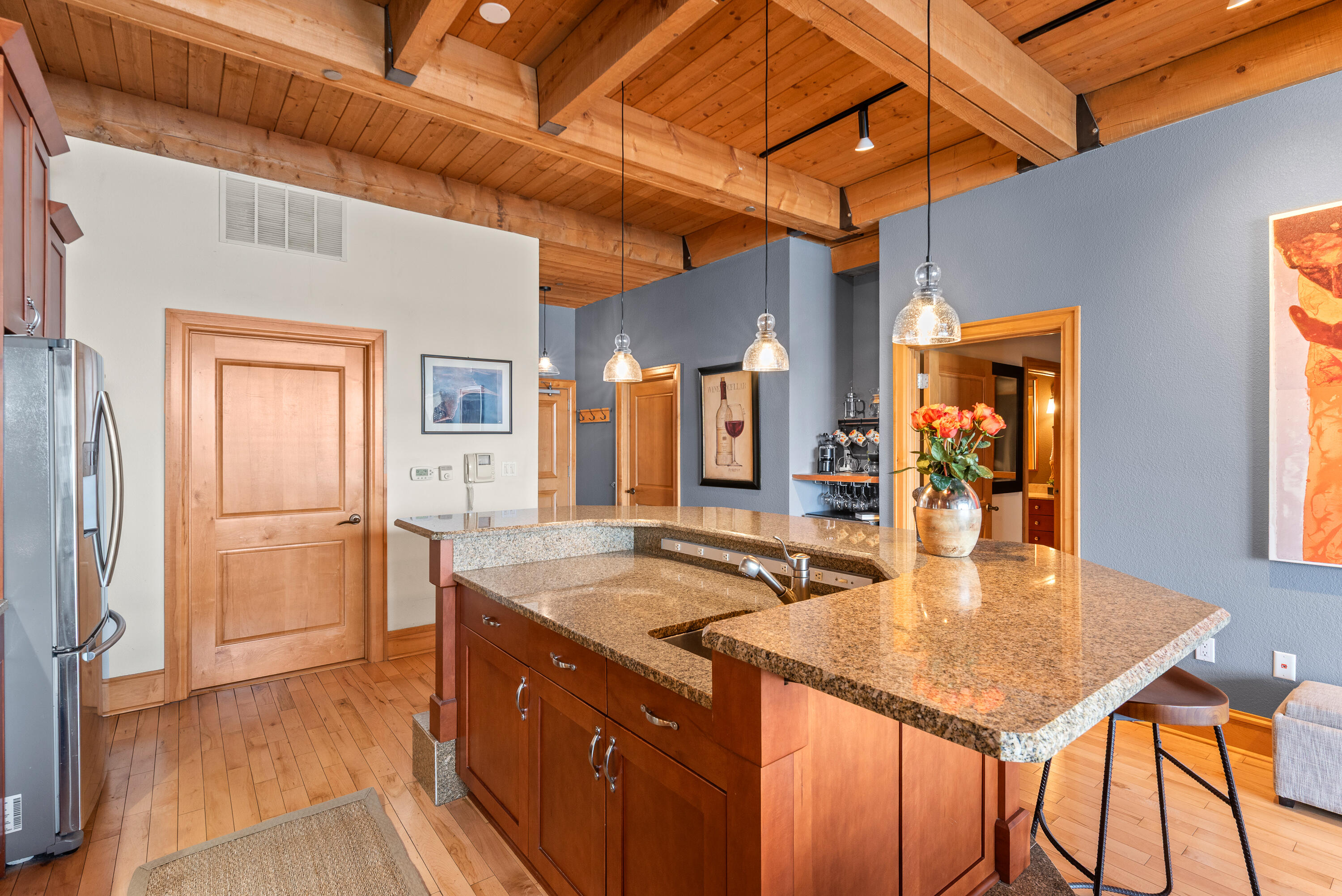 601 East Erie Street, Unit 313 Milwaukee, WI 53202 - Photo 20 of 48 2nd Island Sink