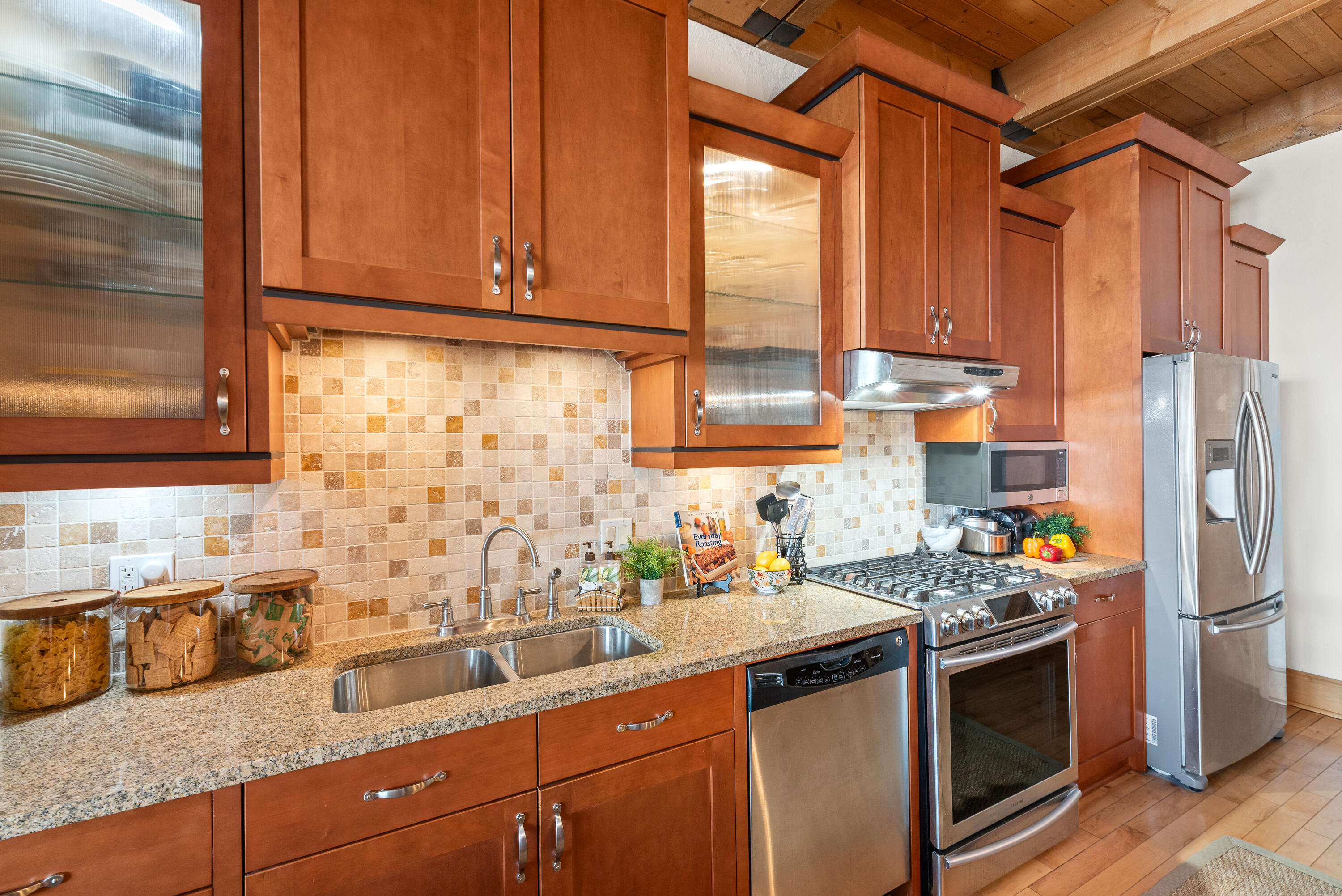 601 East Erie Street, Unit 313 Milwaukee, WI 53202 - Photo 21 of 48 New Tile Backsplash