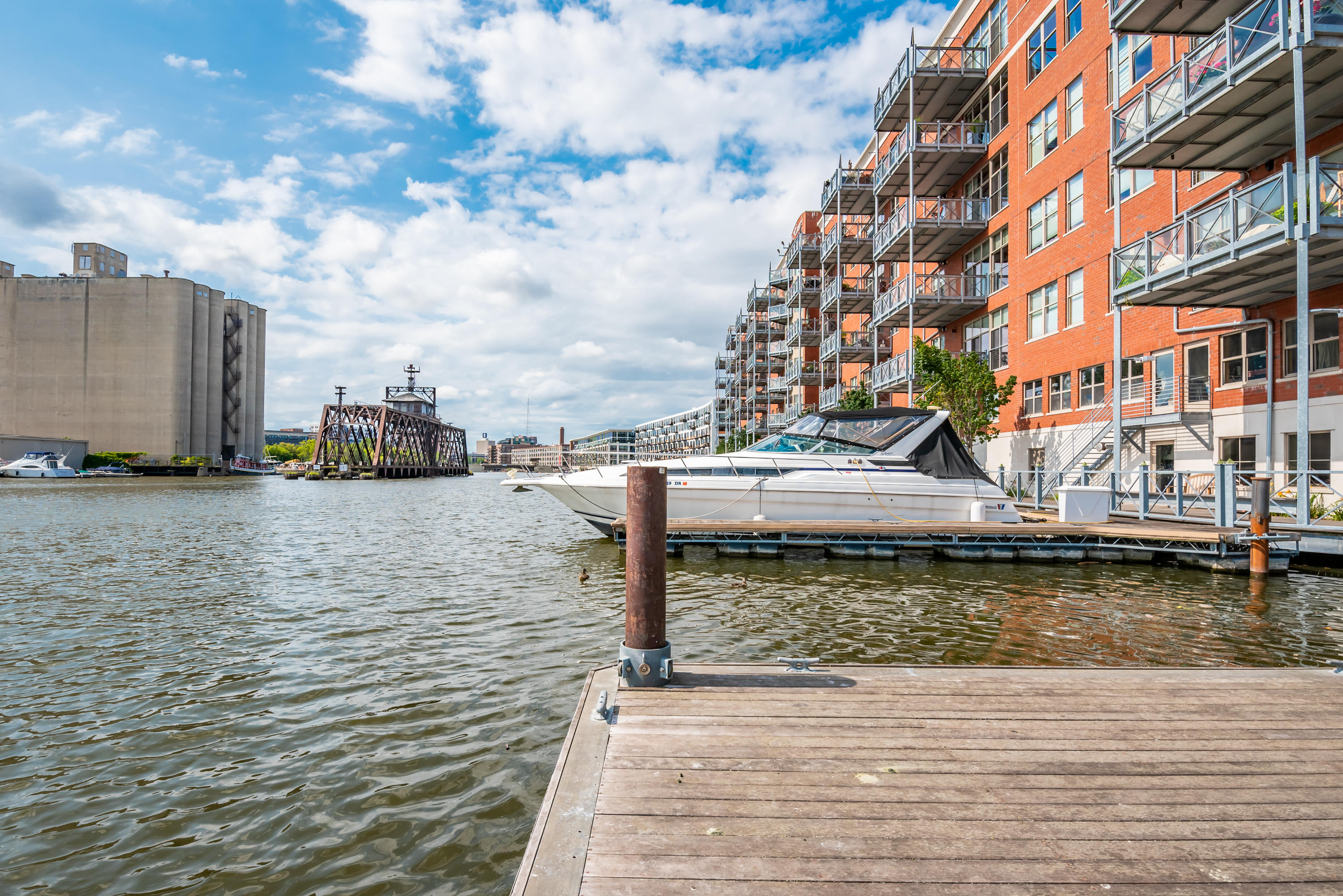 601 East Erie Street, Unit 313 Milwaukee, WI 53202 - Photo 43 of 48 Upstream Marina